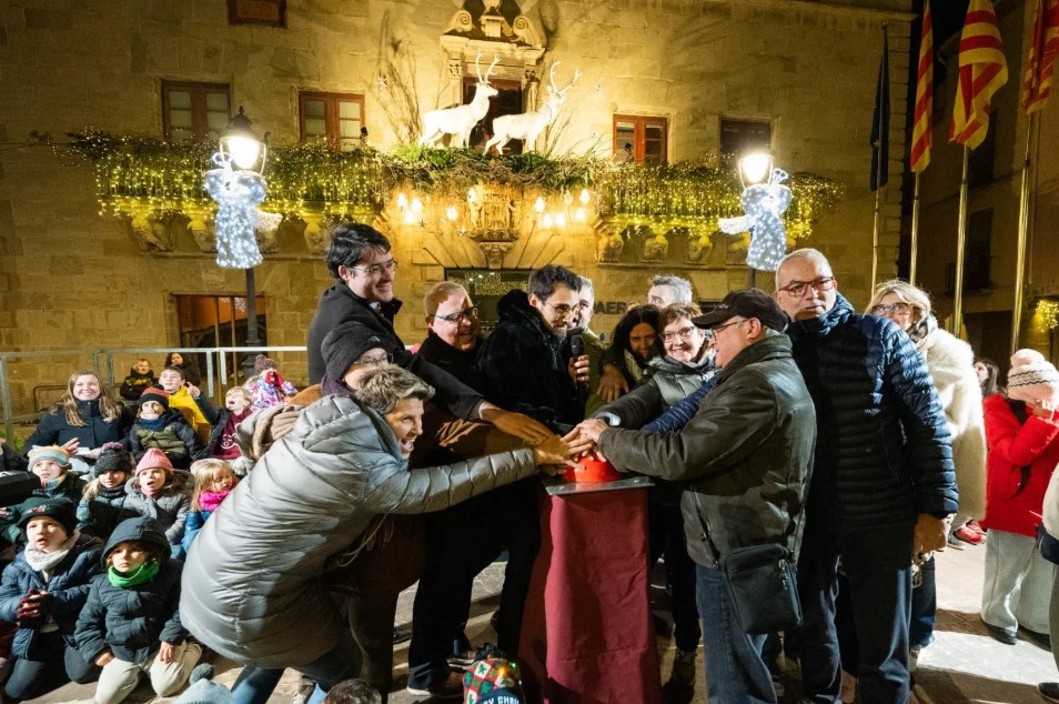 Cervera turns on the Christmas lights