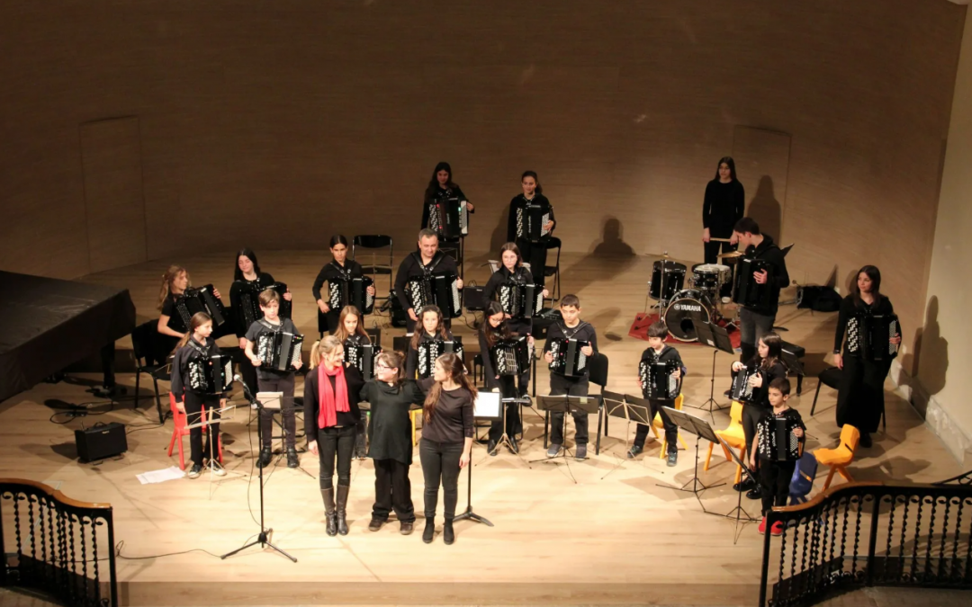 The accordion concert fills the Auditorium of Cervera